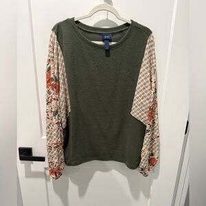 Daytrip Buckle boho hippy patchwork olive sweater size large Never worn